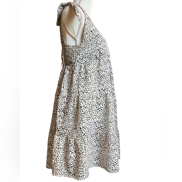 BaeVely NWOT white with black dots dress size medium - Picture 3 of 8